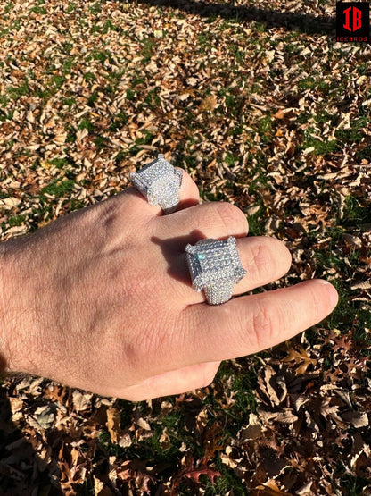 Two Shinning 14k White Gold Iced-out Moissanite Diamond Ring In Men hand