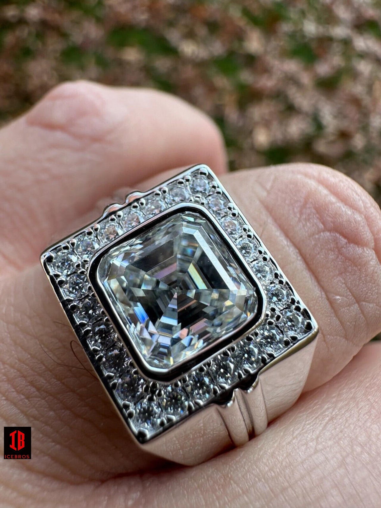 Closeup View of  Asscher-cut VVS1 Moissanite Surrounded by  Small Round Moissanite Diamond in the  White Gold Rings